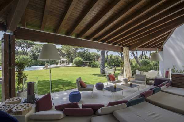 Seafront vacation villa rental with pool in Roccamare Castiglione della Pescaia, Maremma Tuscany. Villa with 7 bedrooms and 7 bathrooms 11