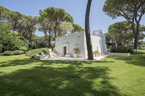 Seafront vacation villa rental with pool in Roccamare Castiglione della Pescaia, Maremma Tuscany. Villa with 7 bedrooms and 7 bathrooms 7