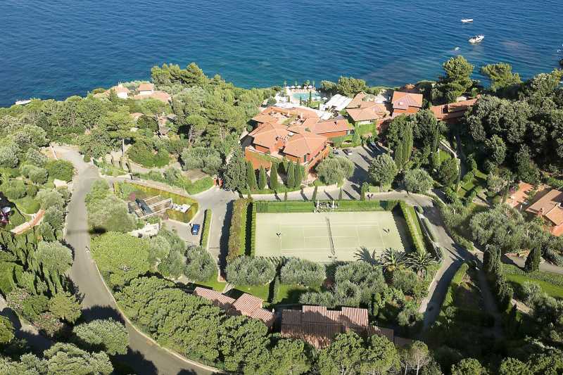 Villas with Tennis Court