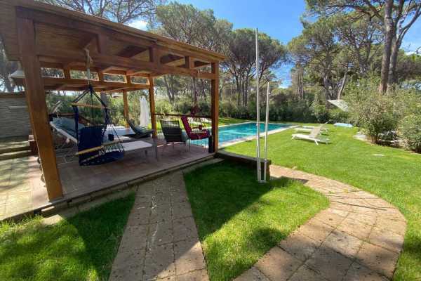 private villa by the sea for rent in Castiglione della Pescaia with swimming pool and large private park and exclusive place on the beach 18