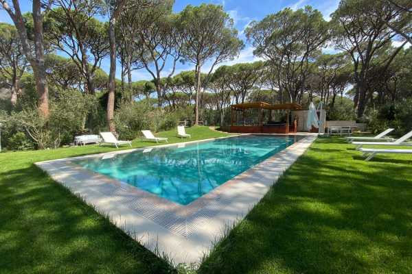 private villa by the sea for rent in Castiglione della Pescaia with swimming pool and large private park and exclusive place on the beach 19