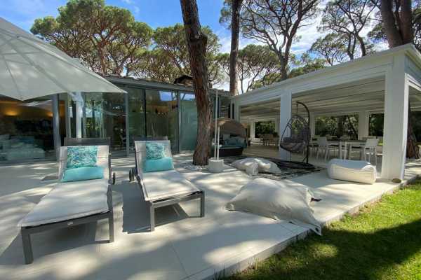 private villa by the sea for rent in Castiglione della Pescaia with swimming pool and large private park and exclusive place on the beach 26
