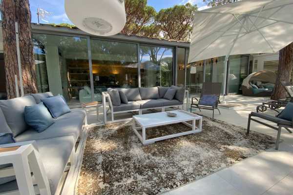 private villa by the sea for rent in Castiglione della Pescaia with swimming pool and large private park and exclusive place on the beach 25