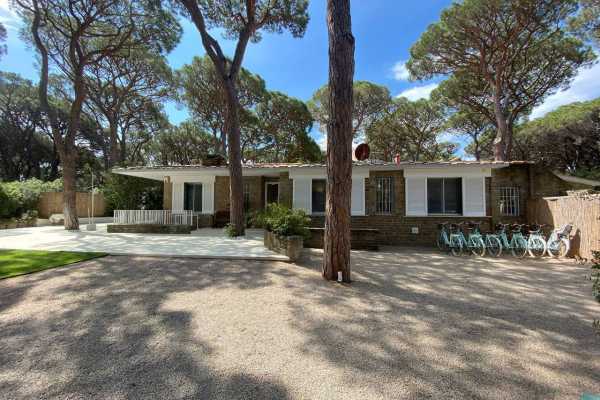private villa by the sea for rent in Castiglione della Pescaia with swimming pool and large private park and exclusive place on the beach 16