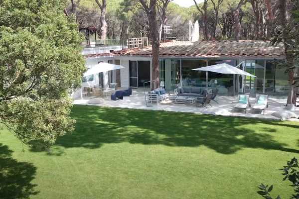 private villa by the sea for rent in Castiglione della Pescaia with swimming pool and large private park and exclusive place on the beach 10