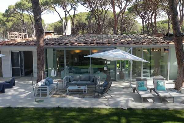 private villa by the sea for rent in Castiglione della Pescaia with swimming pool and large private park and exclusive place on the beach 14