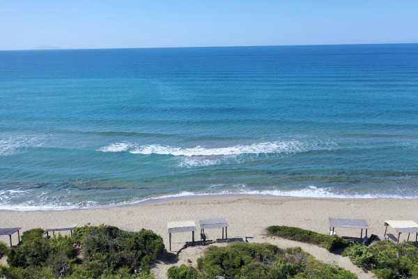 private villa by the sea for rent in Castiglione della Pescaia with swimming pool and large private park and exclusive place on the beach 9