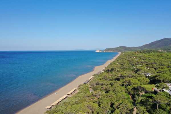 private villa by the sea for rent in Castiglione della Pescaia with swimming pool and large private park and exclusive place on the beach 7