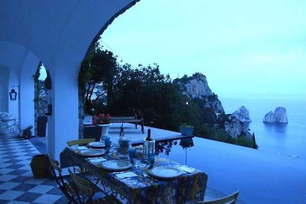 Holidays in Capri in a house for rent with swimming pool and Jacvuzzi and sea view of the Faraglioni 32